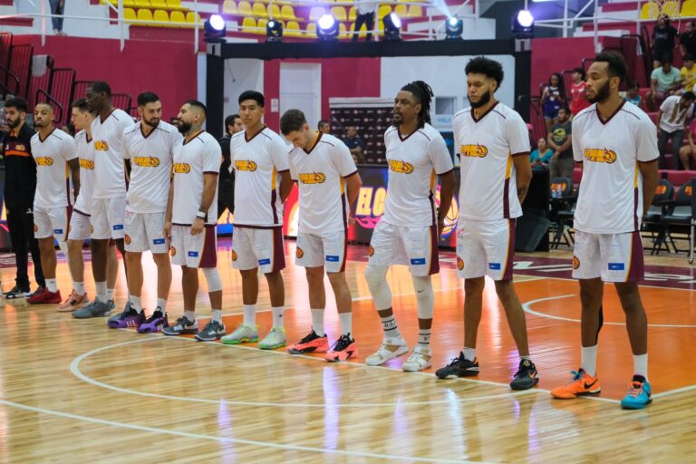 Reinauguran el Poliforum Cancún con debut del equipo El Calor de Cancún