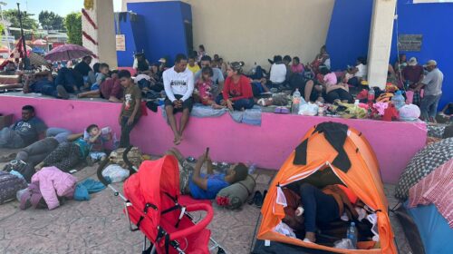 Caravana migrante llega a Huixtla, Chiapas; reanudará su marcha el jueves