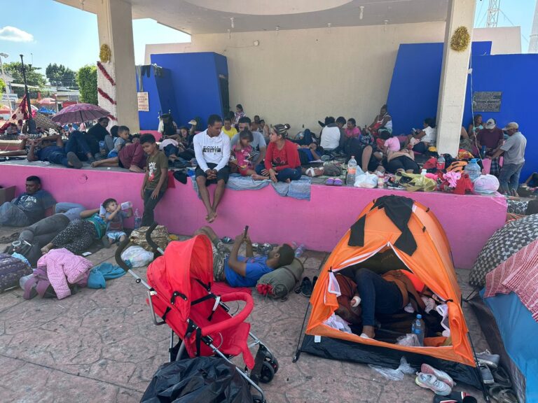 Caravana migrante llega a Huixtla, Chiapas; reanudará su marcha este jueves