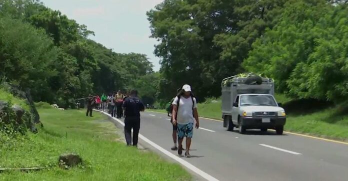 Caravana migrante llega al municipio de Escuintla, Chiapas