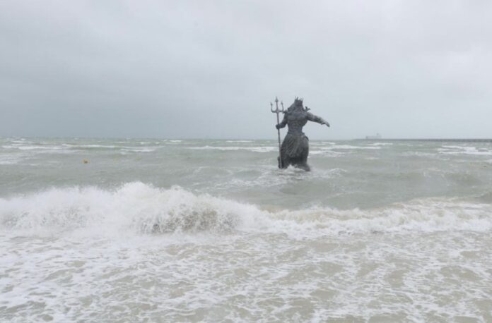 Clausuran estatua de Poseidón en Progreso, Yucatán; no tenía permisos