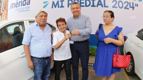 Entregan premios del sorteo “Gano, porque pago mi predial 2024”