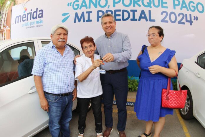 Entregan premios del sorteo “Gano, porque pago mi predial 2024”