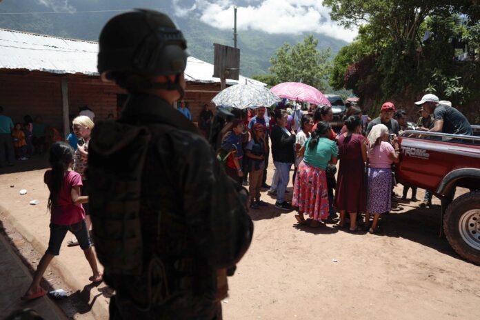 Guatemala otorga refugio a 207 mexicanos que huyen de la violencia