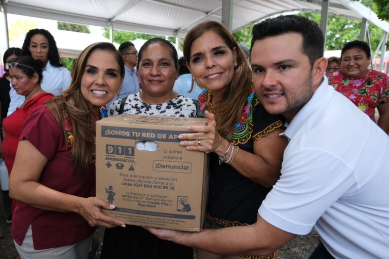 Entregan apoyos “Comemos Tod@s” en la región 247 de Cancún