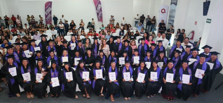 Se gradúa primera generación de Prepa “Mujer Es Poder”