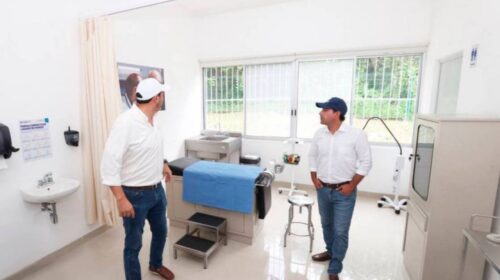 Mauricio Vila entrega trabajos de remodelación de centros de salud en comisarías de Peto