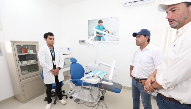 Mauricio Vila entrega trabajos de remodelación del centro de salud de Nohbec, en Dzucacab