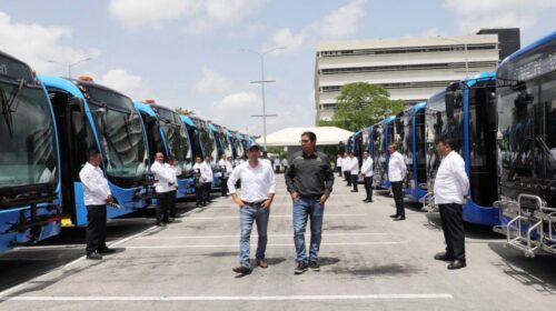 Mauricio Vila presenta las nuevas unidades 'Va y ven'