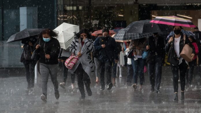 Onda tropical 10 dejará lluvias muy fuertes en 12 estados