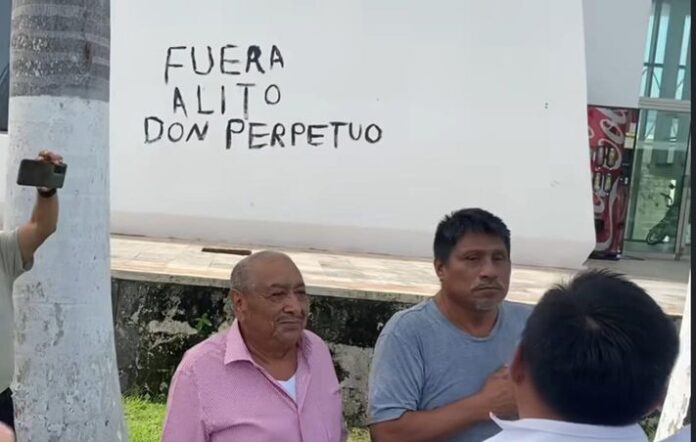 Priistas se manifiestan contra 'Alito' Moreno en Campeche; hay un detenido