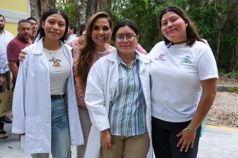 Mara Lezama anuncia más becas para estudiantes de Cozumel