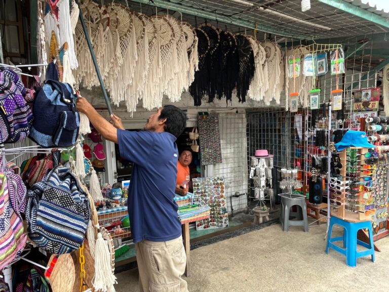Reactivan actividades en Quintana Roo tras paso de Beryl