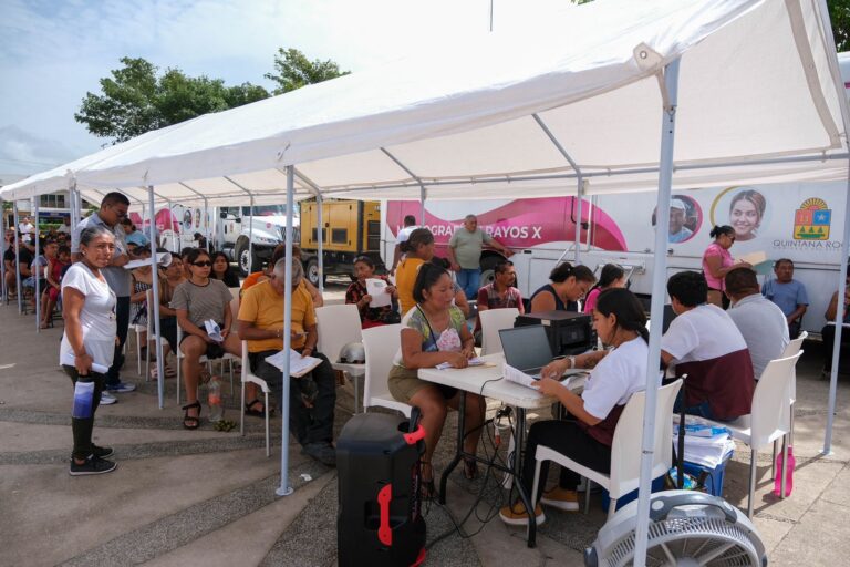 Continúan las Caravanas “Salud para Tod@s” en Tulum tras el paso de Beryl