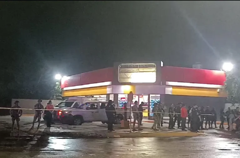 Asesinan a balazos a presunto criminal y su hijo en Cozumel