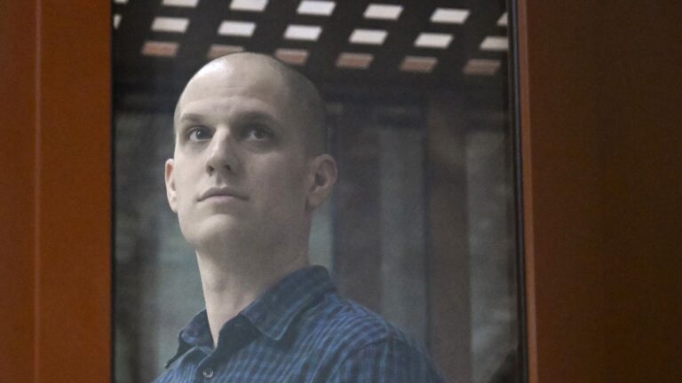 Evan Gershkovich, periodista de WSJ, es sentenciado a 16 años de cárcel en Rusia