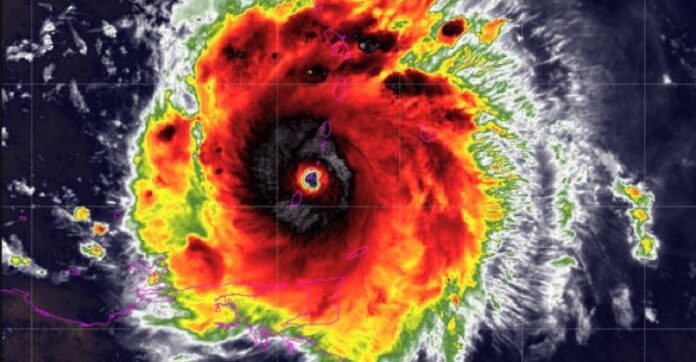 “Beryl“ toca tierra en isla de Carriacou como huracán categoría 4