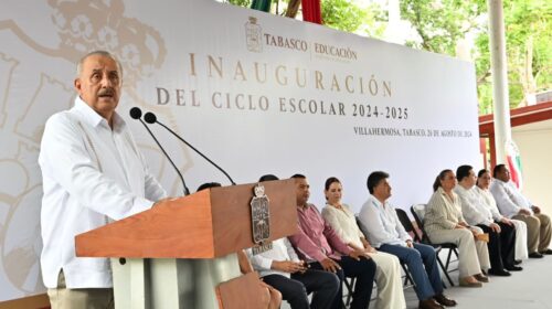 Carlos Merino pone en marcha el nuevo ciclo escolar en Tabasco