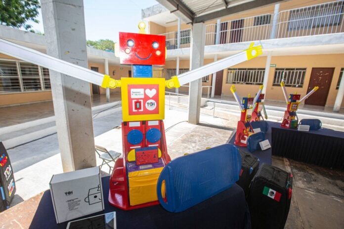 Despliegan dispositivos de estimulación sensorial TOi Robot en los CAM de Yucatán