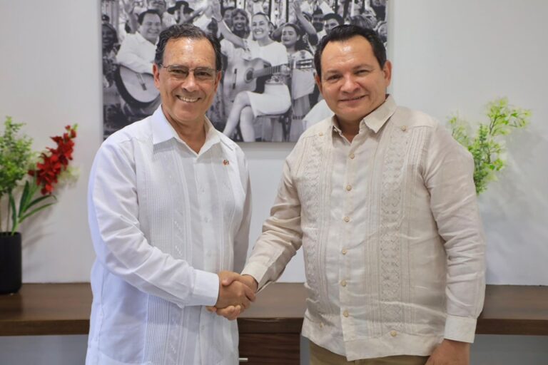 ‘Huacho’ Díaz recibe visita del embajador de Portugal en México
