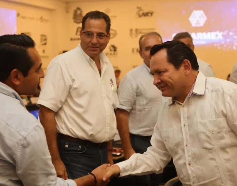 ‘Huacho’ Díaz se reúne con empresarios; promete más inversiones para Yucatán