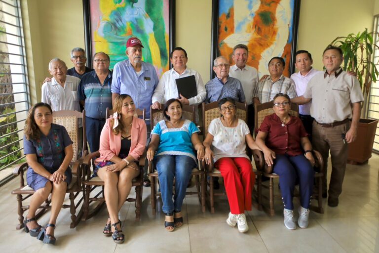 ‘Huacho’ Díaz se reúne con fundadores de Morena en Yucatán