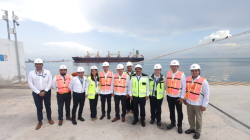 'Huacho' Díaz visita el Puerto de Altura de Progreso