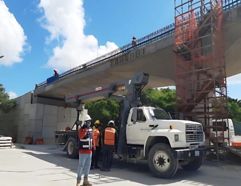 AGEPRO y SICT constatan progreso del puente vehicular Nichupté