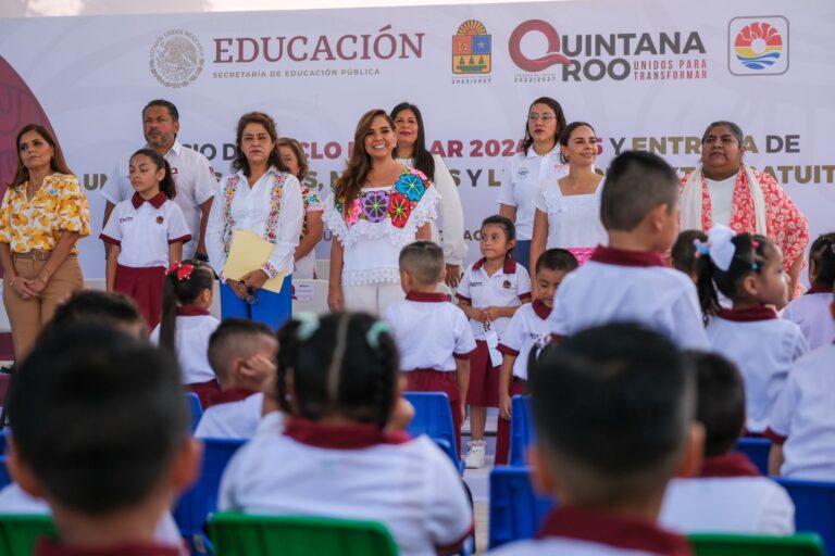 Mara Lezama entrega uniformes, útiles escolares y mochilas gratuitos