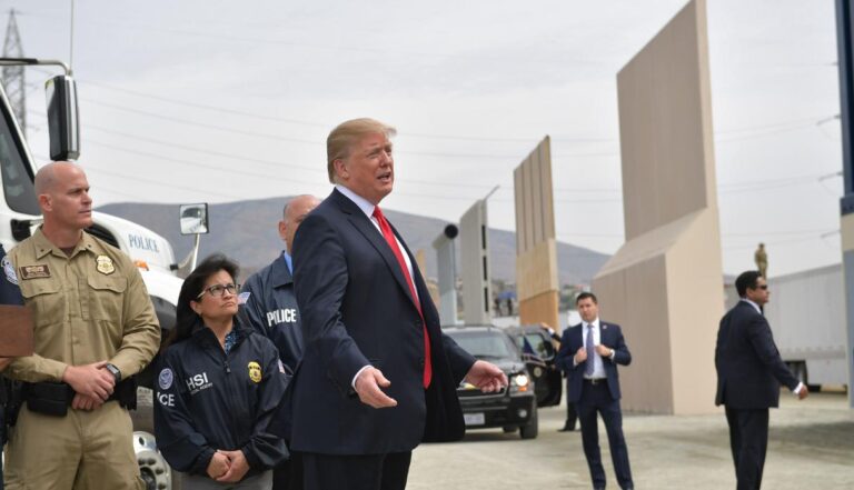 Donald Trump asegura existe crisis de migración en la frontera de Estados Unidos y México