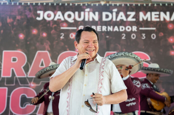 ‘Huacho‘ Díaz visita a familias de Xul, Oxkutzcab, para conocer sus preocupaciones