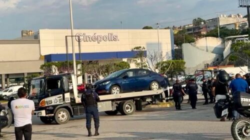 Hallan cuerpo de un hombre dentro de auto abandonado en Chiapas