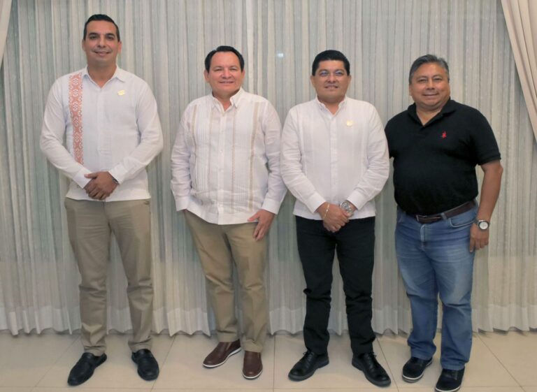 ‘Huacho’ Díaz se reúne con líderes magisteriales de Yucatán