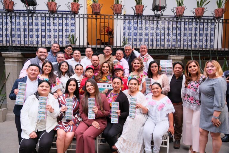 Mara Lezama devela billete de Lotería Nacional por los 50 años de Quintana Roo