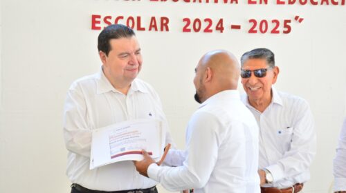 Reconocen a maestros de Tabasco por su compromiso y profesionalismo