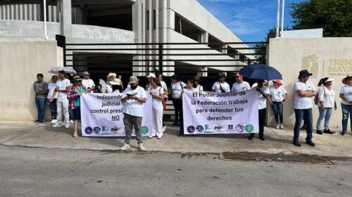 Trabajadores del Poder Judicial protestan en oficinas del Tren Maya en Yucatán