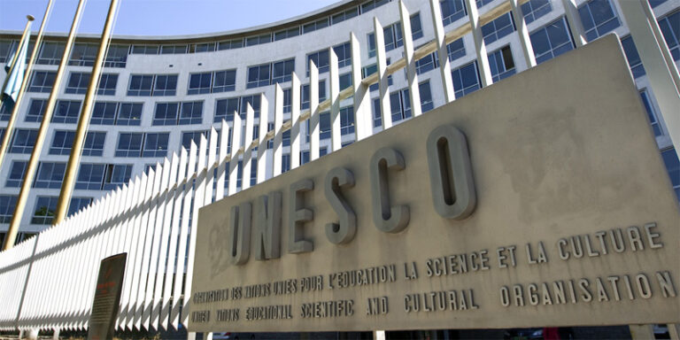 En el Día Internacional de la Democracia, la UNESCO destaca AI, democracia y el futuro del periodismo