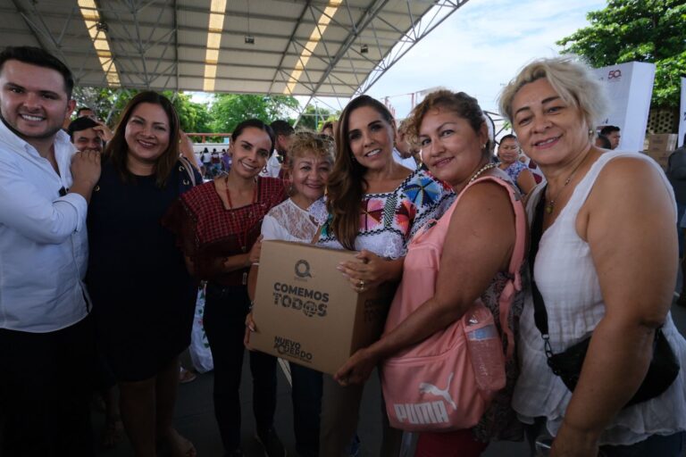 Mara Lezama entrega apoyos de “Comemos Tod@s” en Día Mundial de la Alimentación