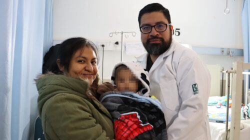 En Mérida, médicos del IMSS salvan a bebé con piedras en riñones