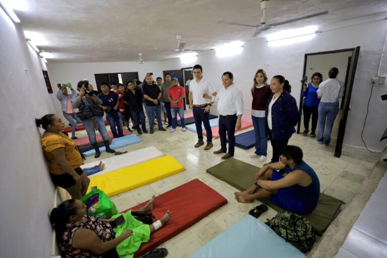 ‘Huacho’ Diaz supervisa labores de evacuación en Yucatán por ‘Milton’