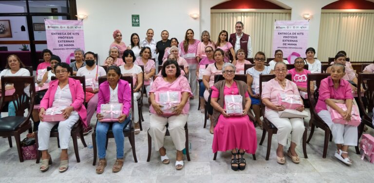 Mara Lezama entrega prótesis de mama y brasieres ortopédicos a sobrevivientes de cáncer