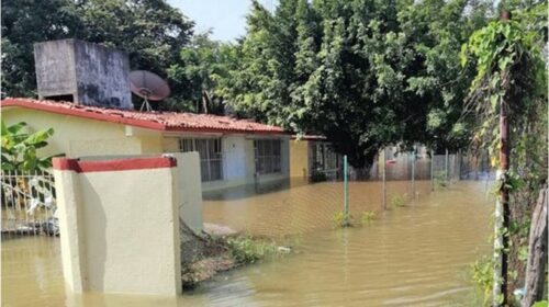 Suspenden clases en tres municipios de Tabasco ante afectaciones por ‘Nadine’