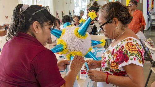 FPMC imparte el Taller de Elaboración y Decoración de Piñatas en la Casa del Adulto Mayor