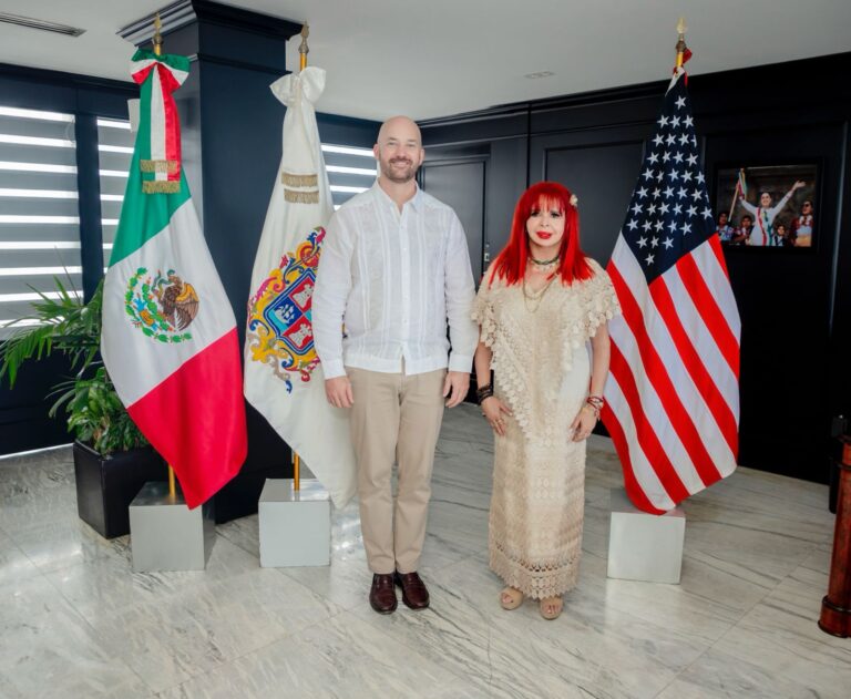 Layda Sansores se reúne con el Cónsul Justen A. Thomas