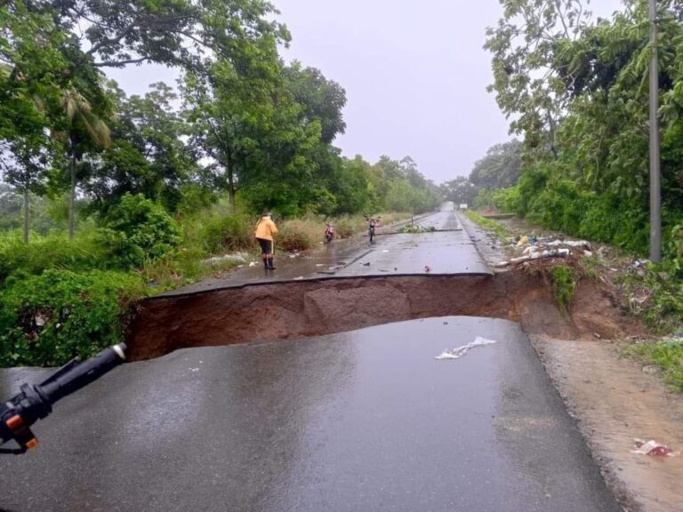 Tormenta ‘Sara’ toca tierra en el norte de Honduras; avanza hacia Yucatán