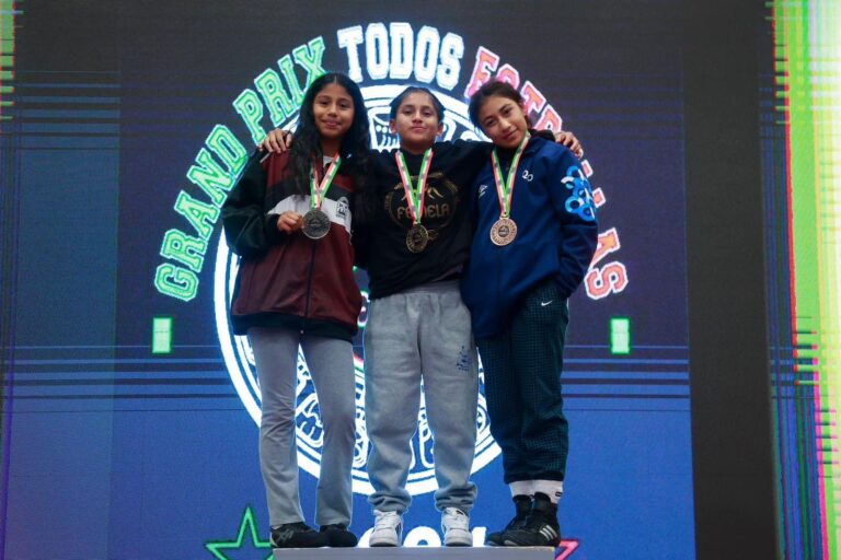 Luchadores quintanarroenses conquistan 10 medallas en el Grand Prix “Todos Estrellas 2024”