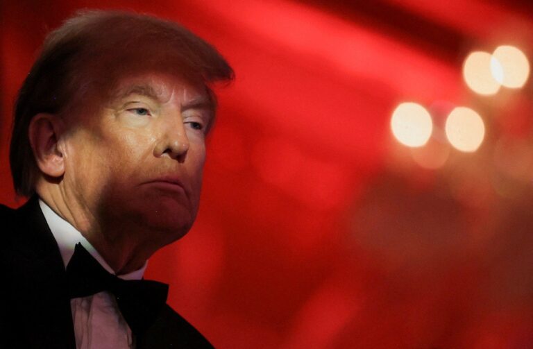 Juez aplaza audiencia de sentencia contra Donald Trump por caso Stormy Daniels