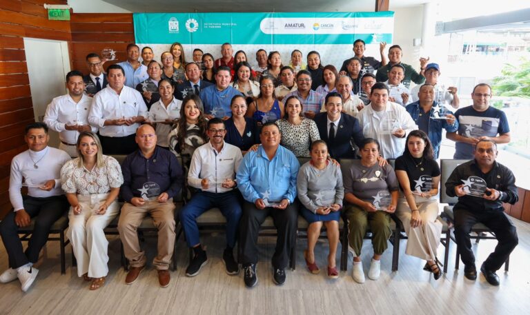 Ana Paty premia a 45 trabajadores turísticos por su excelencia