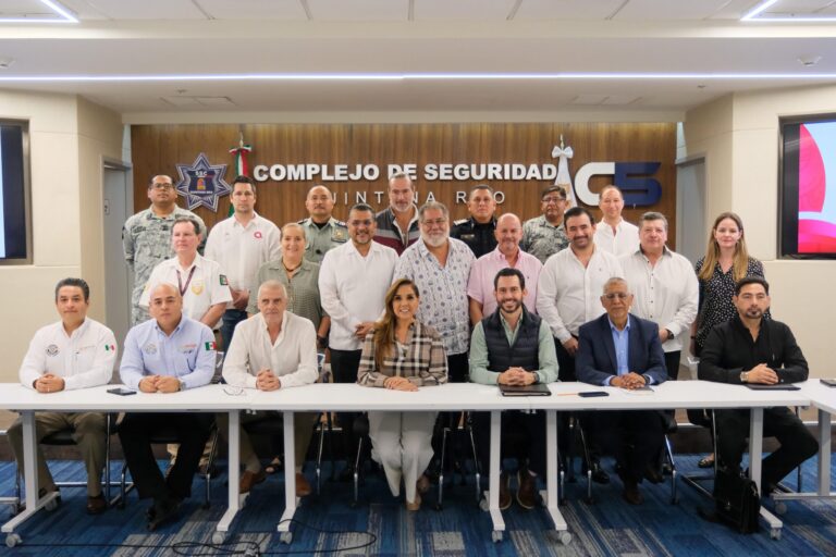 Mara Lezama revisa atención a turistas en aeropuerto de Cancún