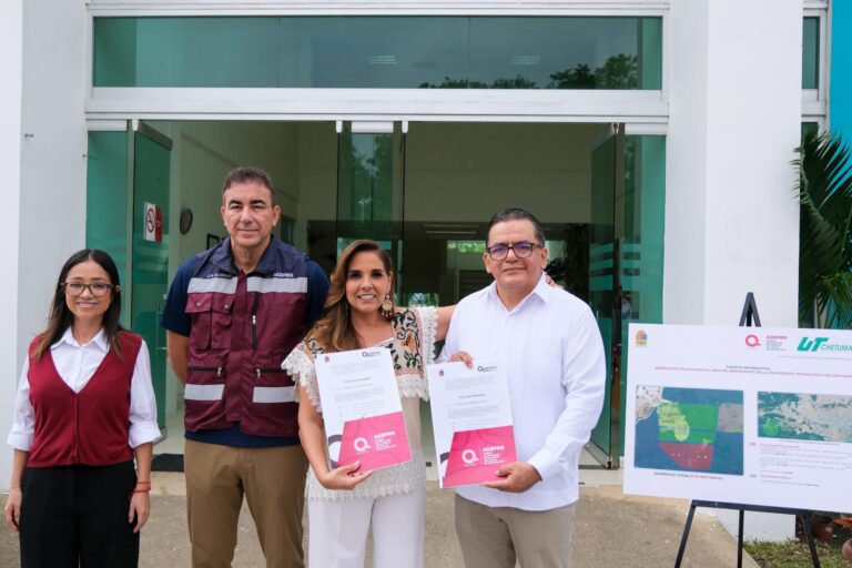 Entregan títulos de propiedad a la UTCH tras rezago de 13 años